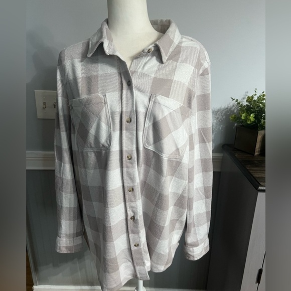Casacabana Tops - NWT-Casacabana, Women’s Flannel with Matching Hair Tie
